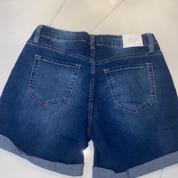 FASHION NOVA MID RISE SHORT - Picture 2 of 3